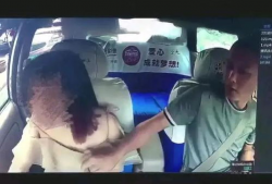 摸美女胸视频,揭秘摸美女胸视频背后的故事