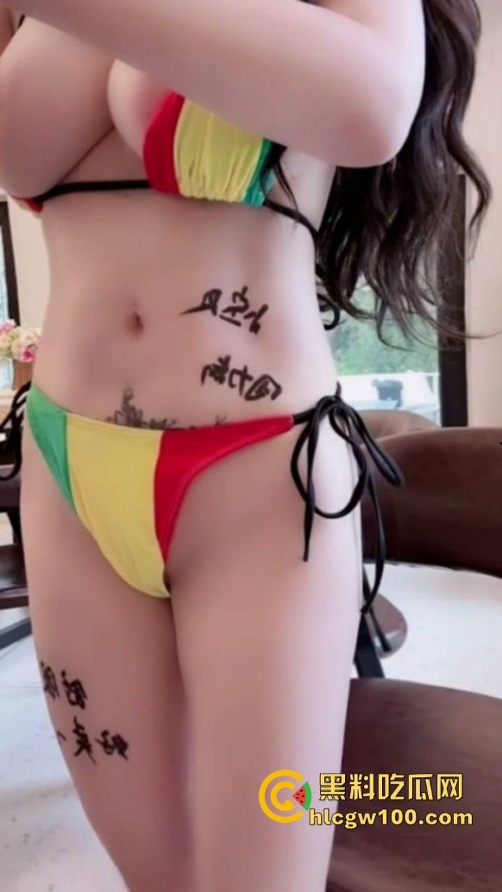 秀人网【潘娇娇】最新泳池比基尼流出！淫语诱惑模拟乳交，漏逼露点一览无余，这骚鸡是真的骚啊！-3