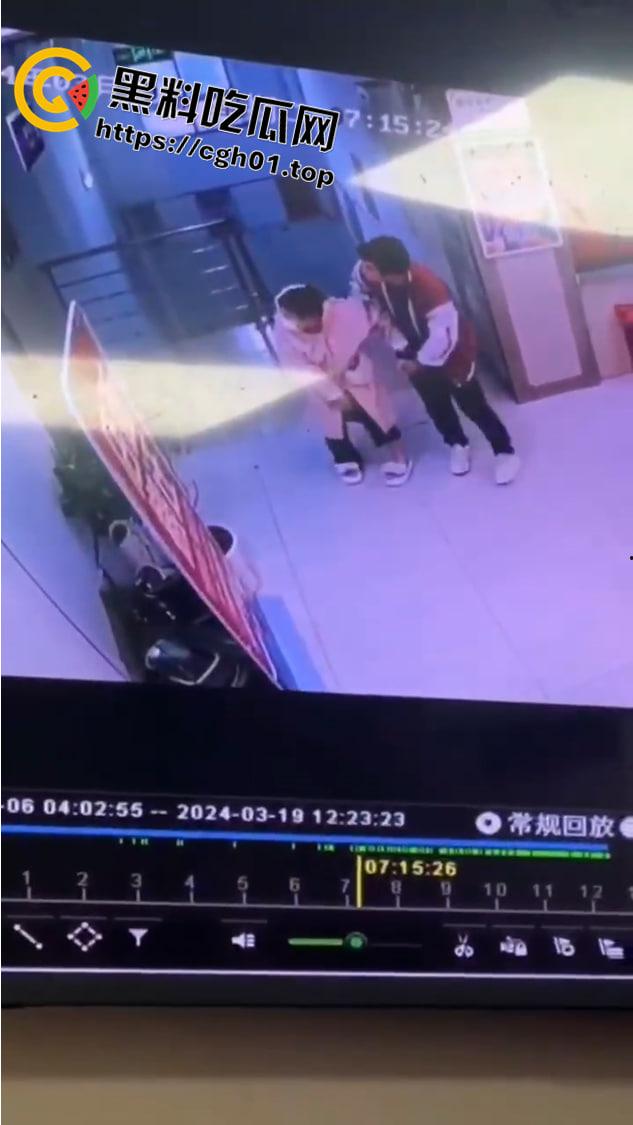 汉口学院情侣厕所产子弃垃圾桶 小孩上来就是地狱开局 现场监控画面流出-3