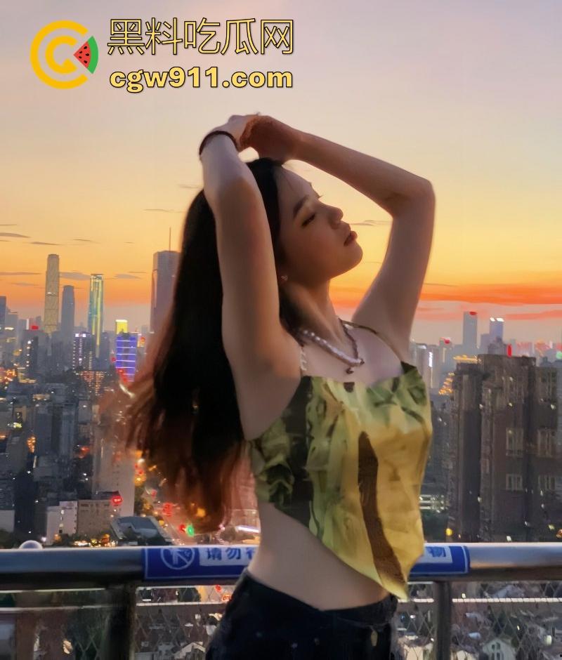 济南科技学大学情侣做爱视频流出，超高颜值极品身材小女友，情趣黑丝诱人，白嫩肥臀疯狂榨精，浪叫不断！-5