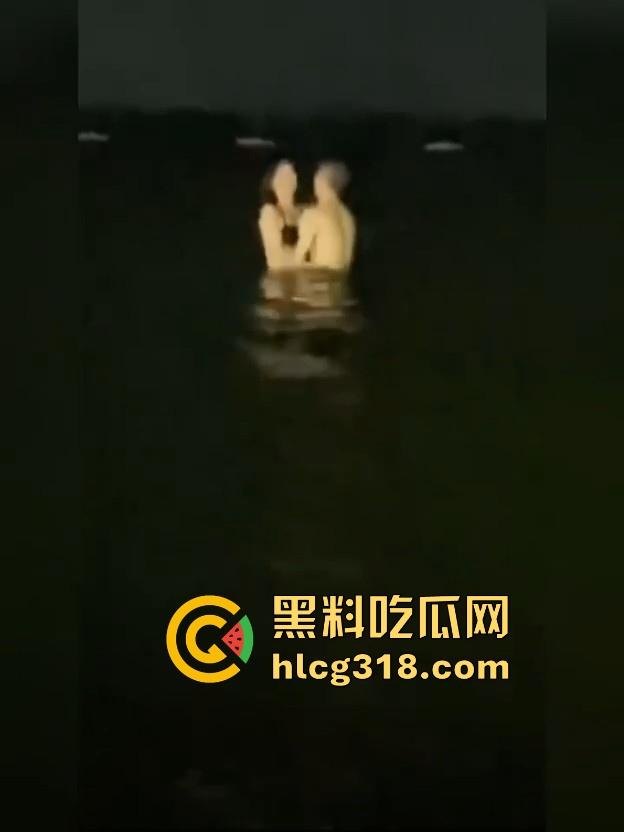 认真做爱无惧环境！携极品苗条情人深夜海边做爱 专注的人在哪都能日逼！-6